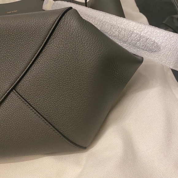 Celine Cabas Phanthom Tote - Picture 5 of 8